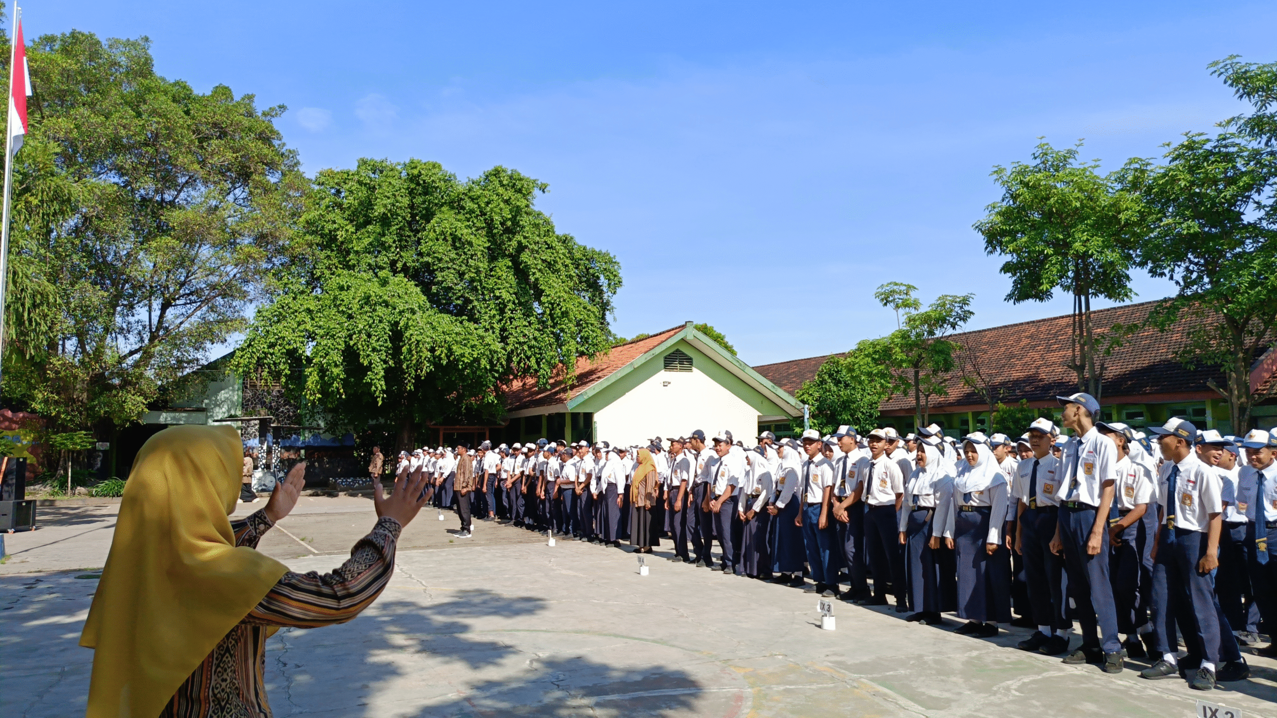 Meriah dan Penuh Makna: Upacara Hari Guru di Sekolah Kami