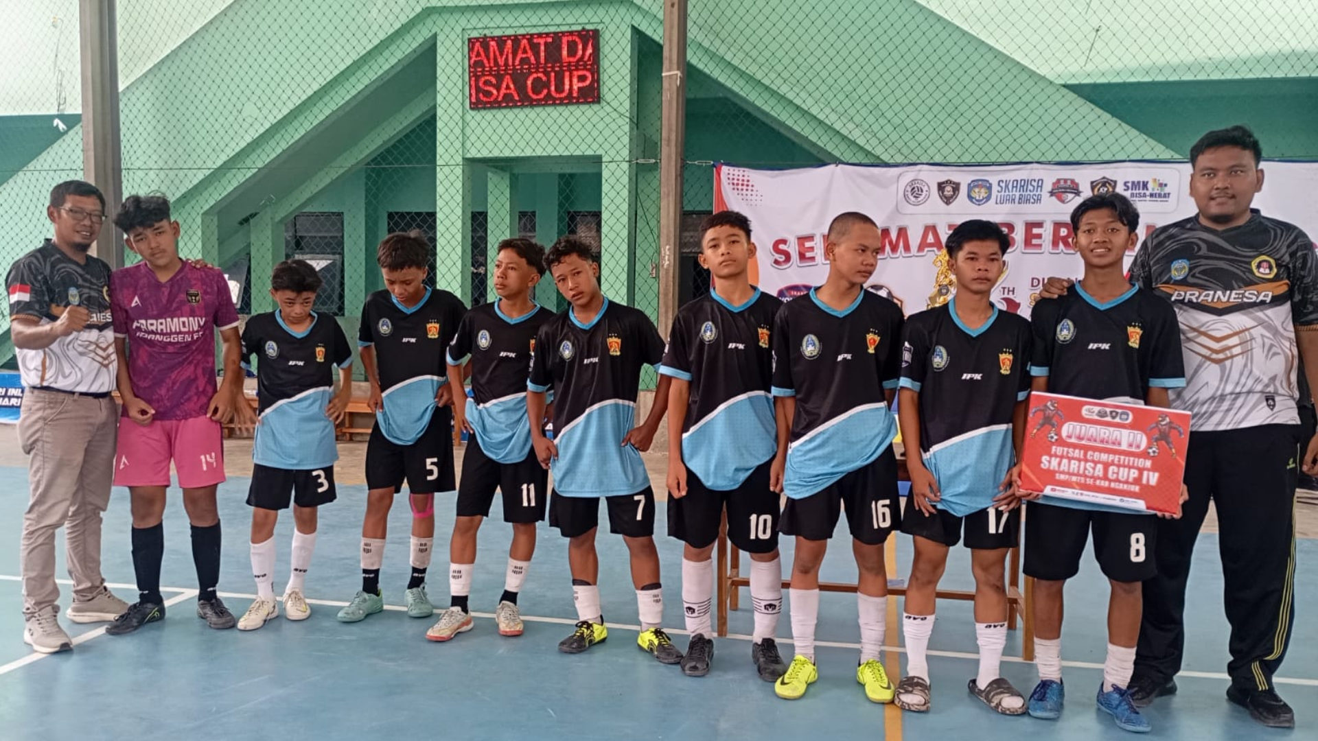 Tim Futsal SMPN 1 Prambon Berhasil Menjadi Runner Up di Ajang SKARISA CUP IV 2025