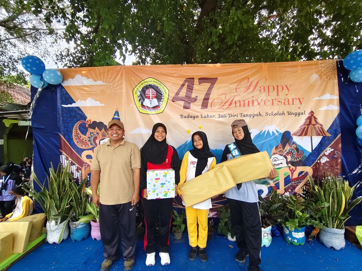 Keseruan Lomba Water Estafet