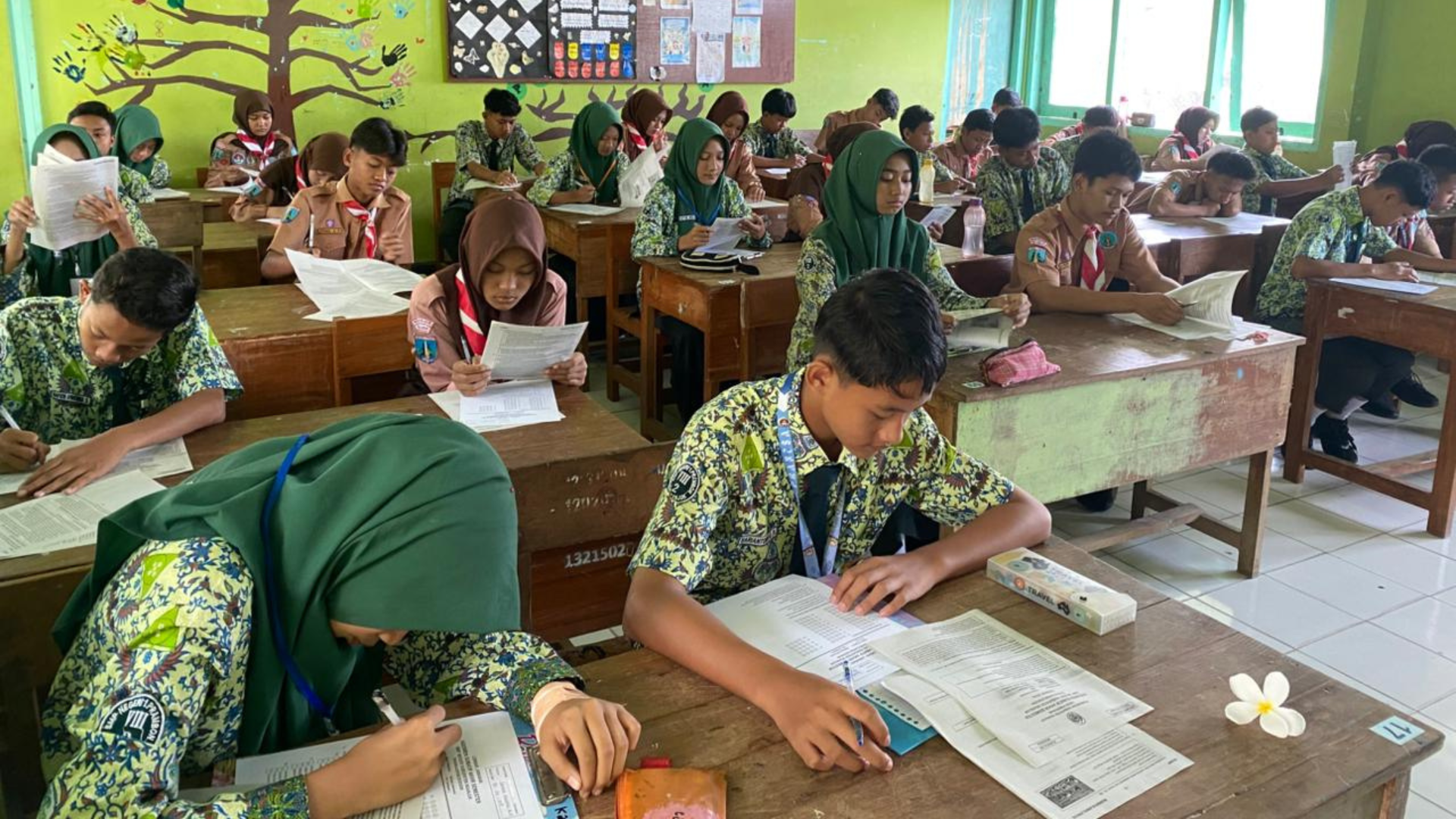 Asesmen Sumatif Akhir Semester Sedang Berlangsung di SMPN 1 Prambon