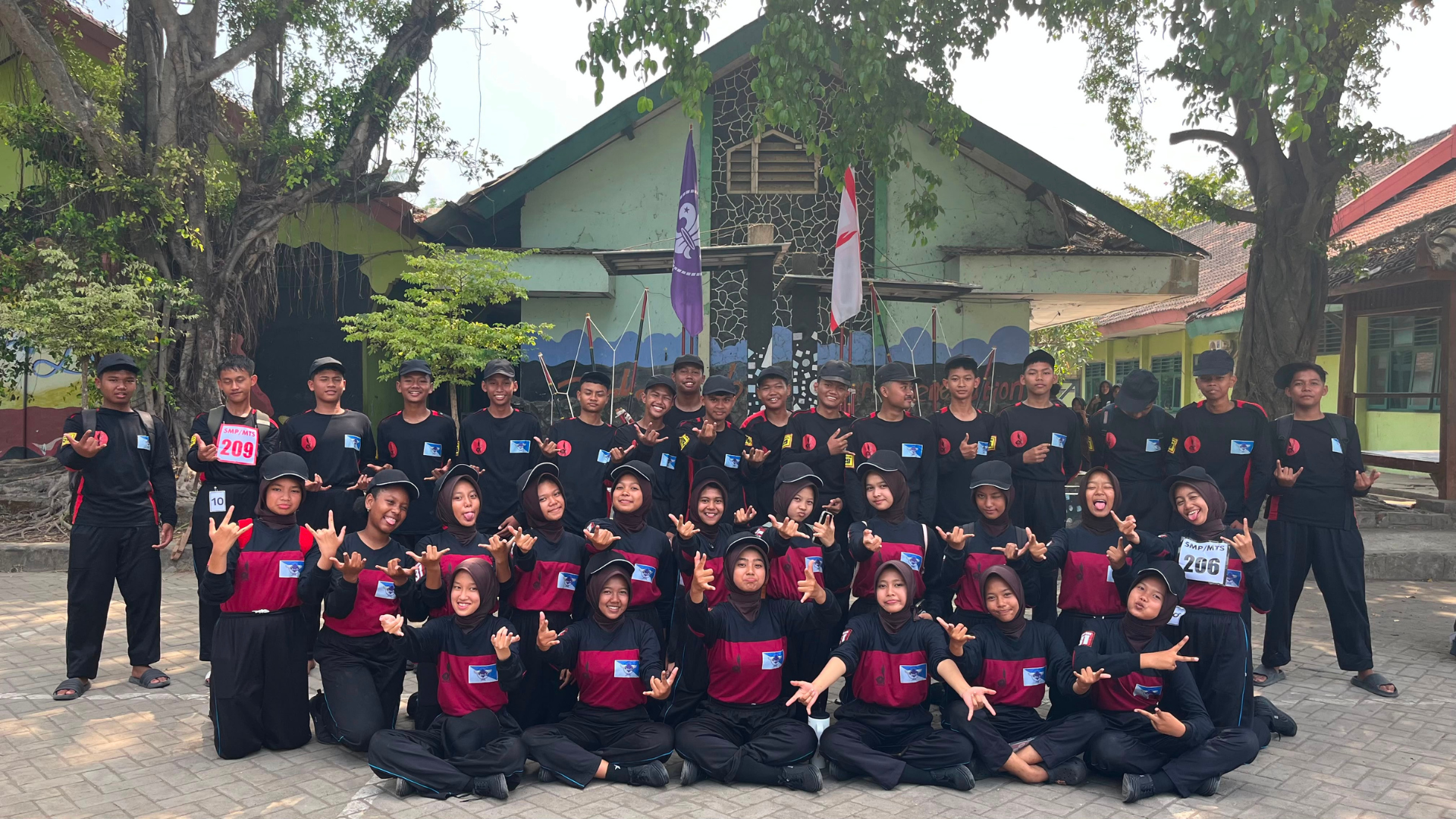 Kabar Bangga! SMP Negeri 1 Prambon Juara Lomba Gerak Jalan Kabupaten Nganjuk 2026